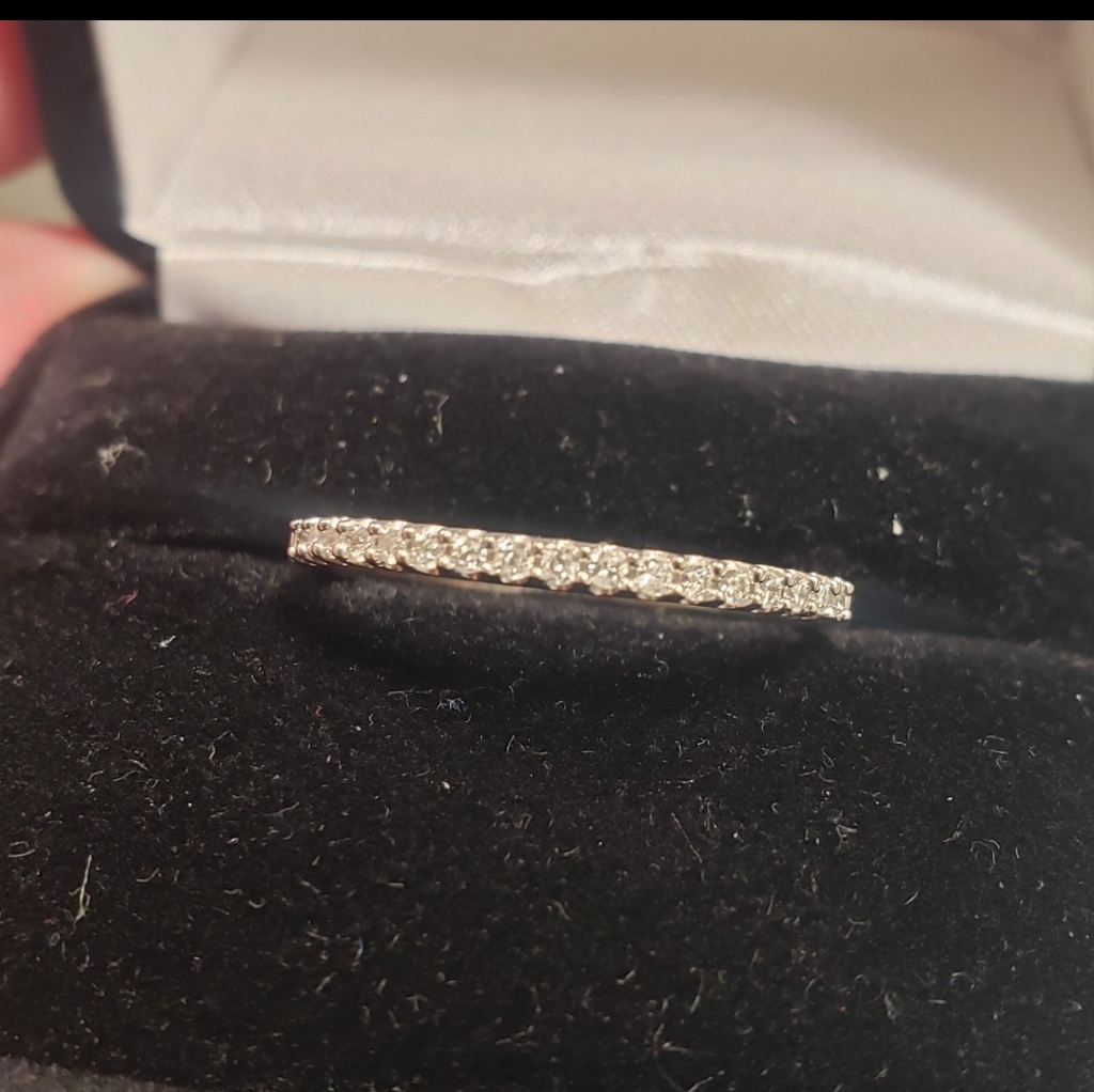 10k Gold Geniune Diamonds Wedding Band Ring